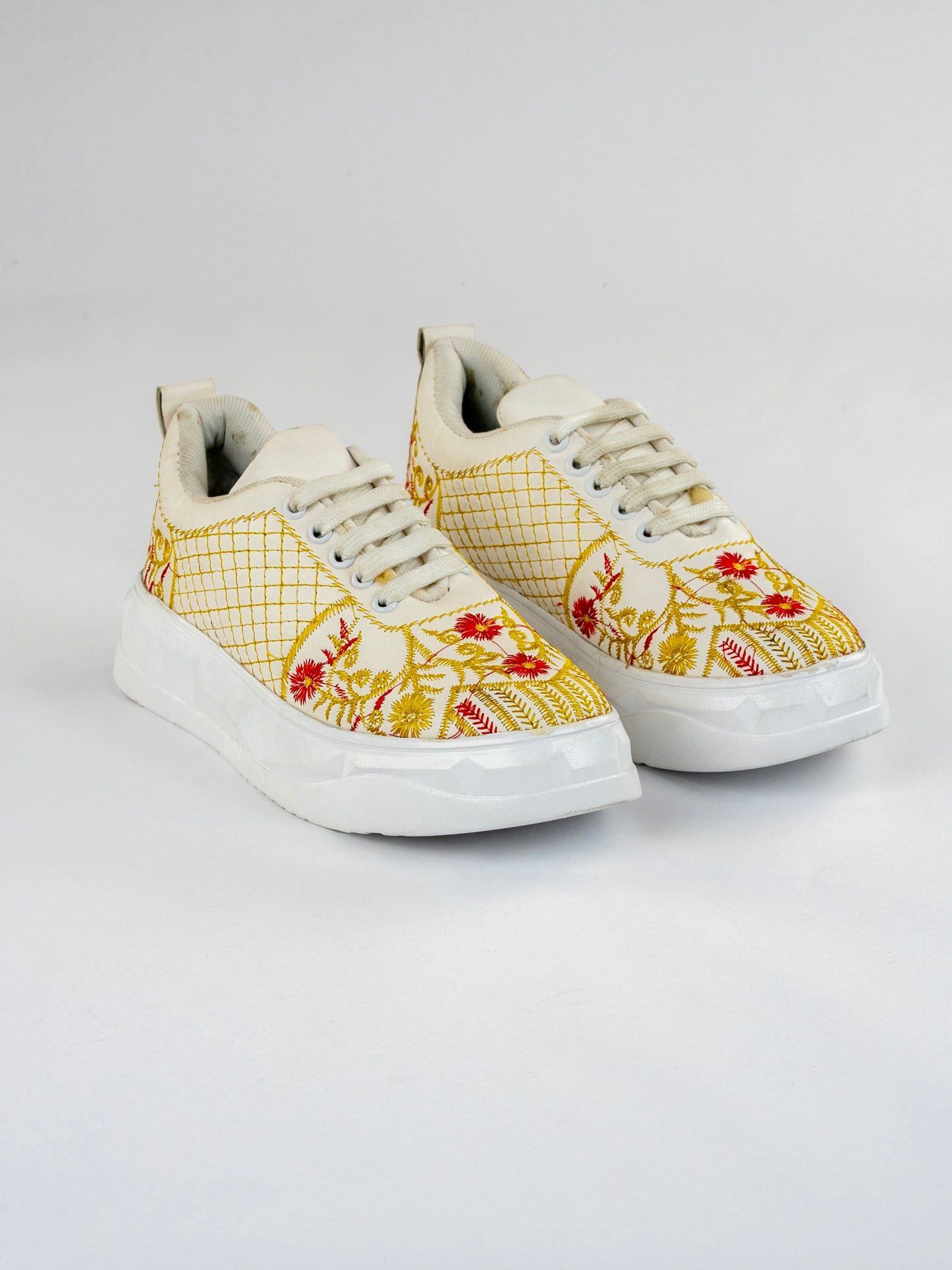 White Ivory Garden Floral And Leaf Embroidery Sneakers