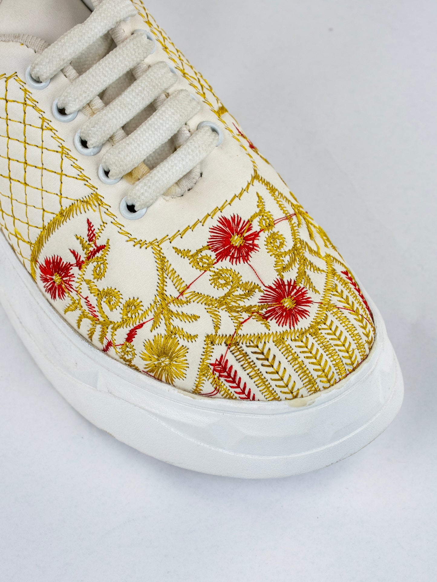 White Ivory Garden Floral And Leaf Embroidery Sneakers